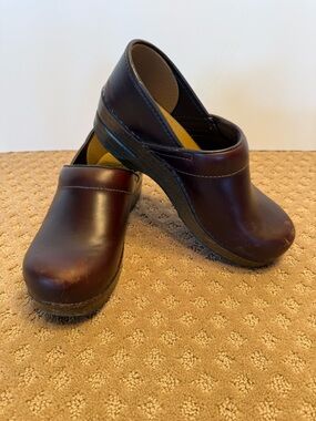Women’s Leather Dansko Clog in Dark Brown